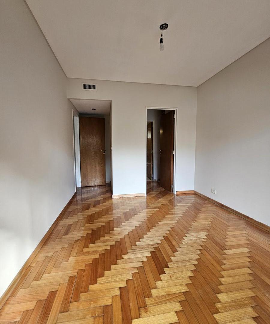 Foto de Departamento 3 ambientes con cochera y balcón corrido - Seguridad 24 hs, imagen 5