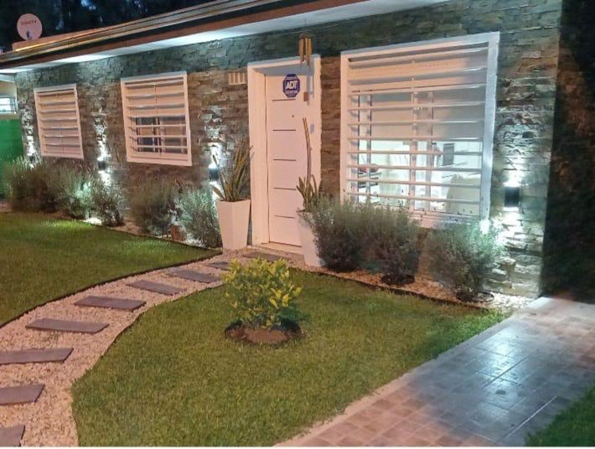 Casa de 4 ambientes Amoblada con Cochera y pileta en Venta, El pato a metros de Ruta 2.