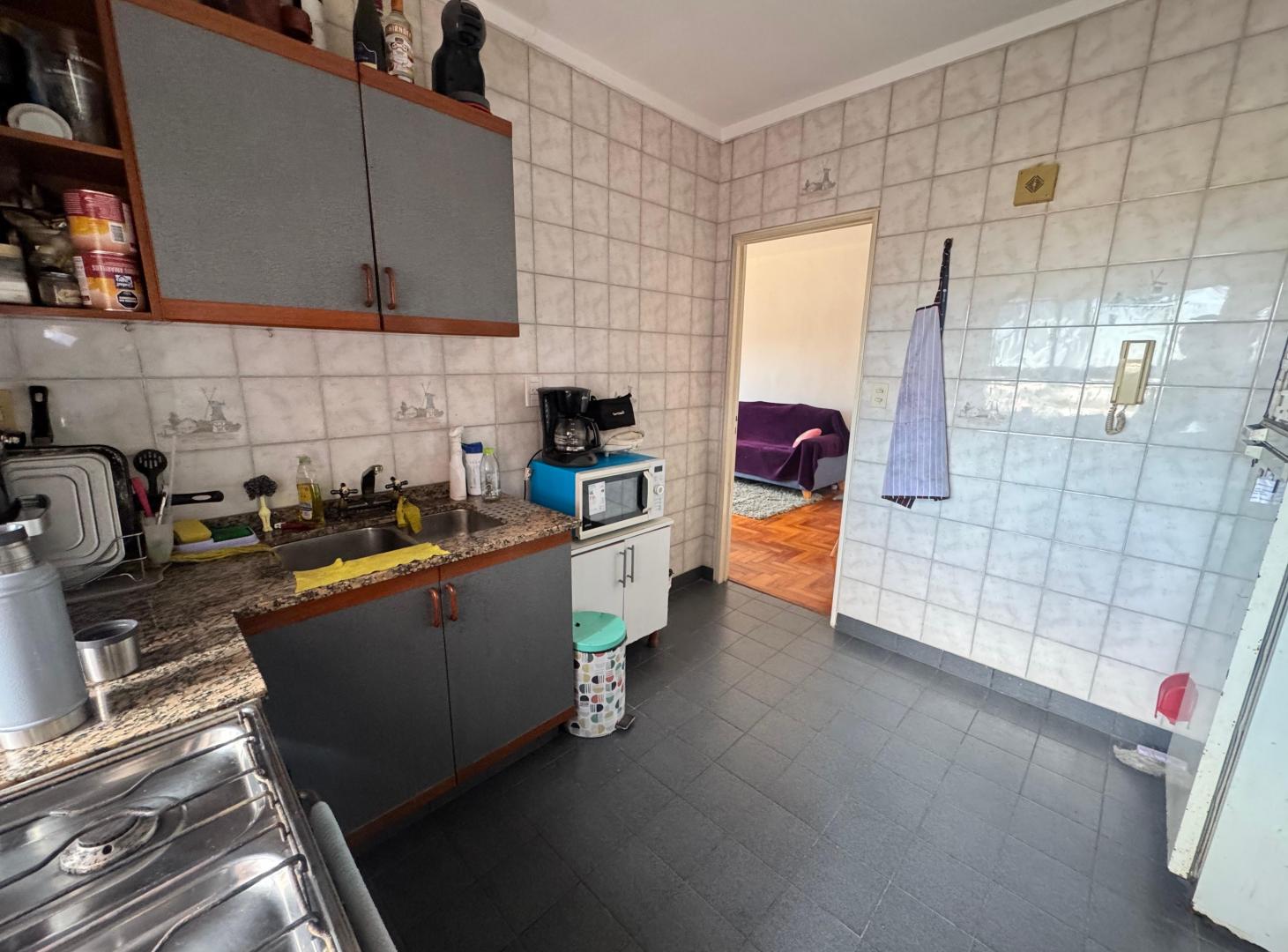 Foto de Departamento 3 ambientes con cochera en venta, Sarandi, en Complejo de, imagen 1