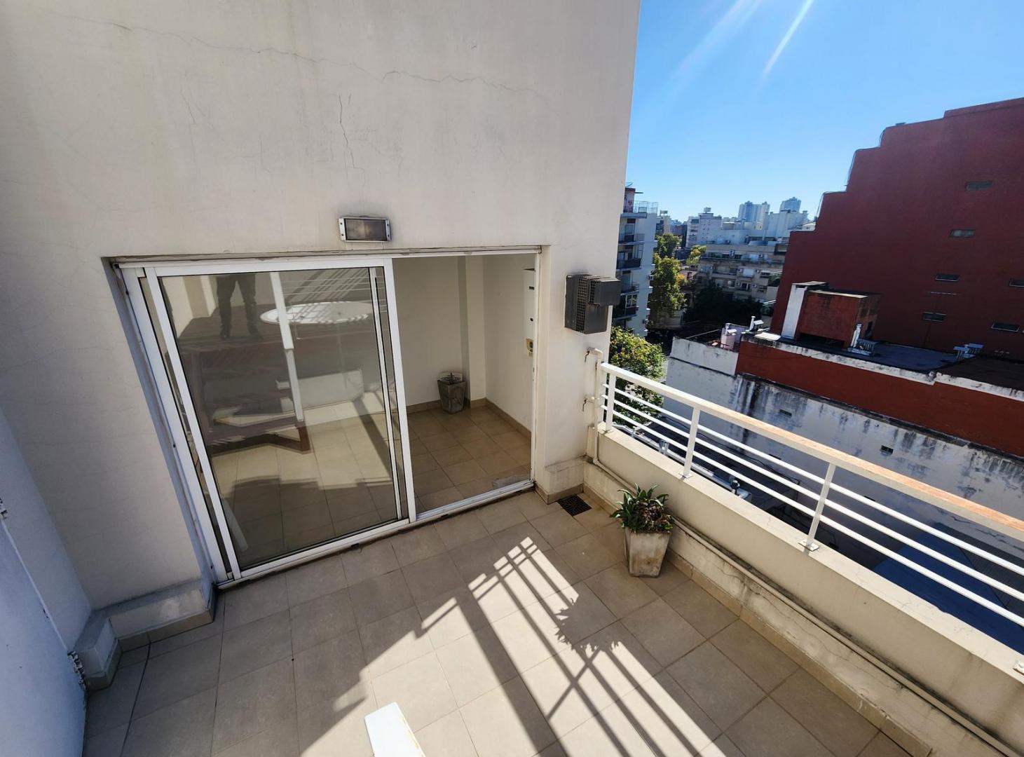 2 Ambientes con Balcón al Frente, Vestidor y Amenities en Caballito. Super Luminoso.