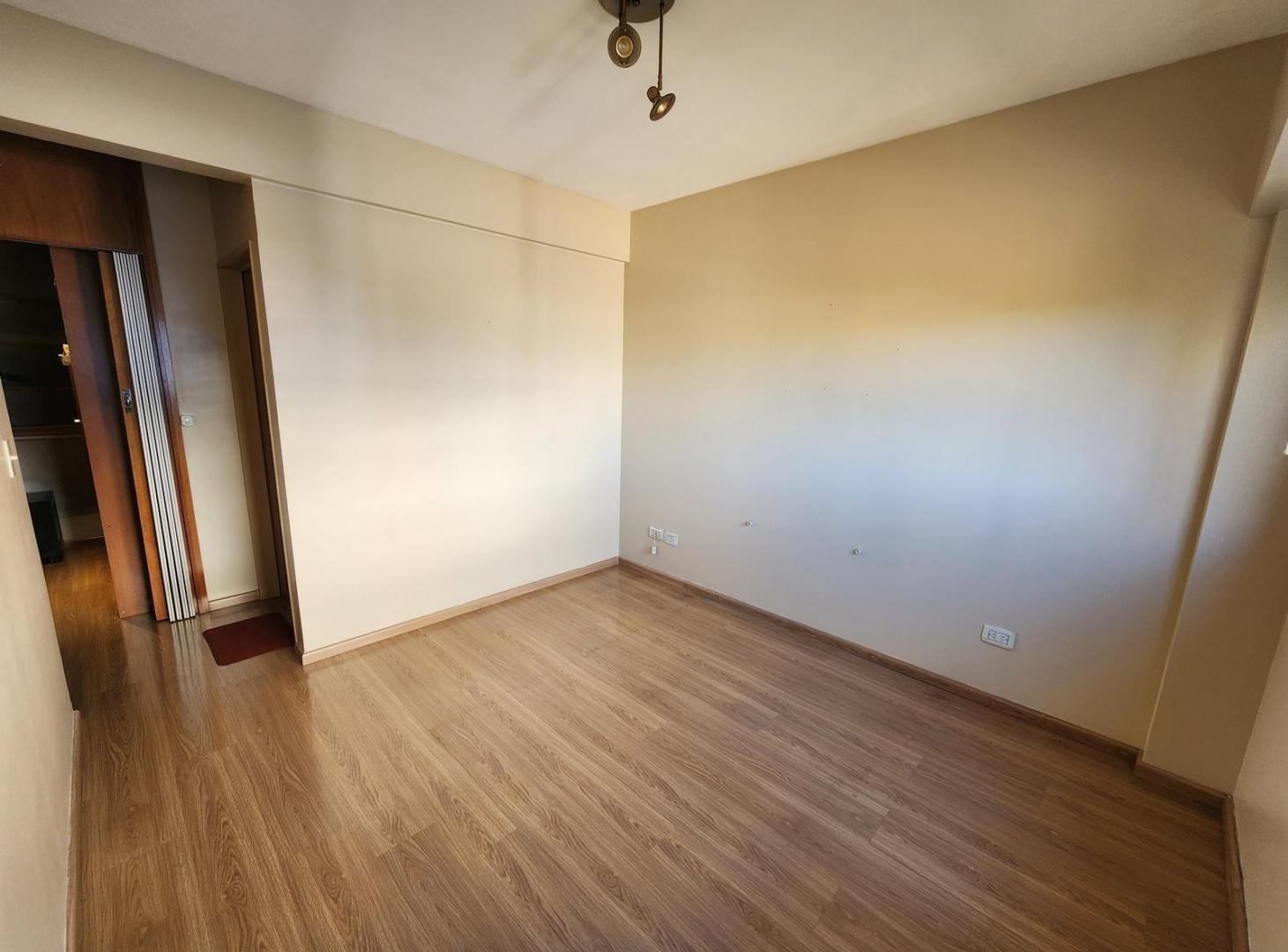2 Ambientes con Balcón al Frente, Vestidor y Amenities en Caballito. Super Luminoso.