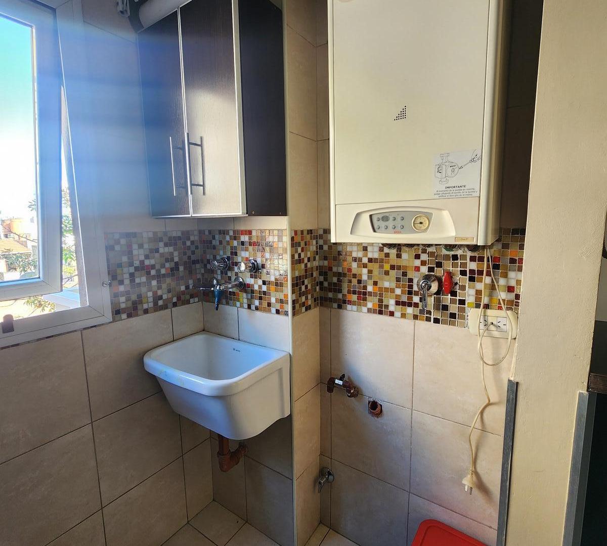 2 Ambientes con Balcón al Frente, Vestidor y Amenities en Caballito. Super Luminoso.