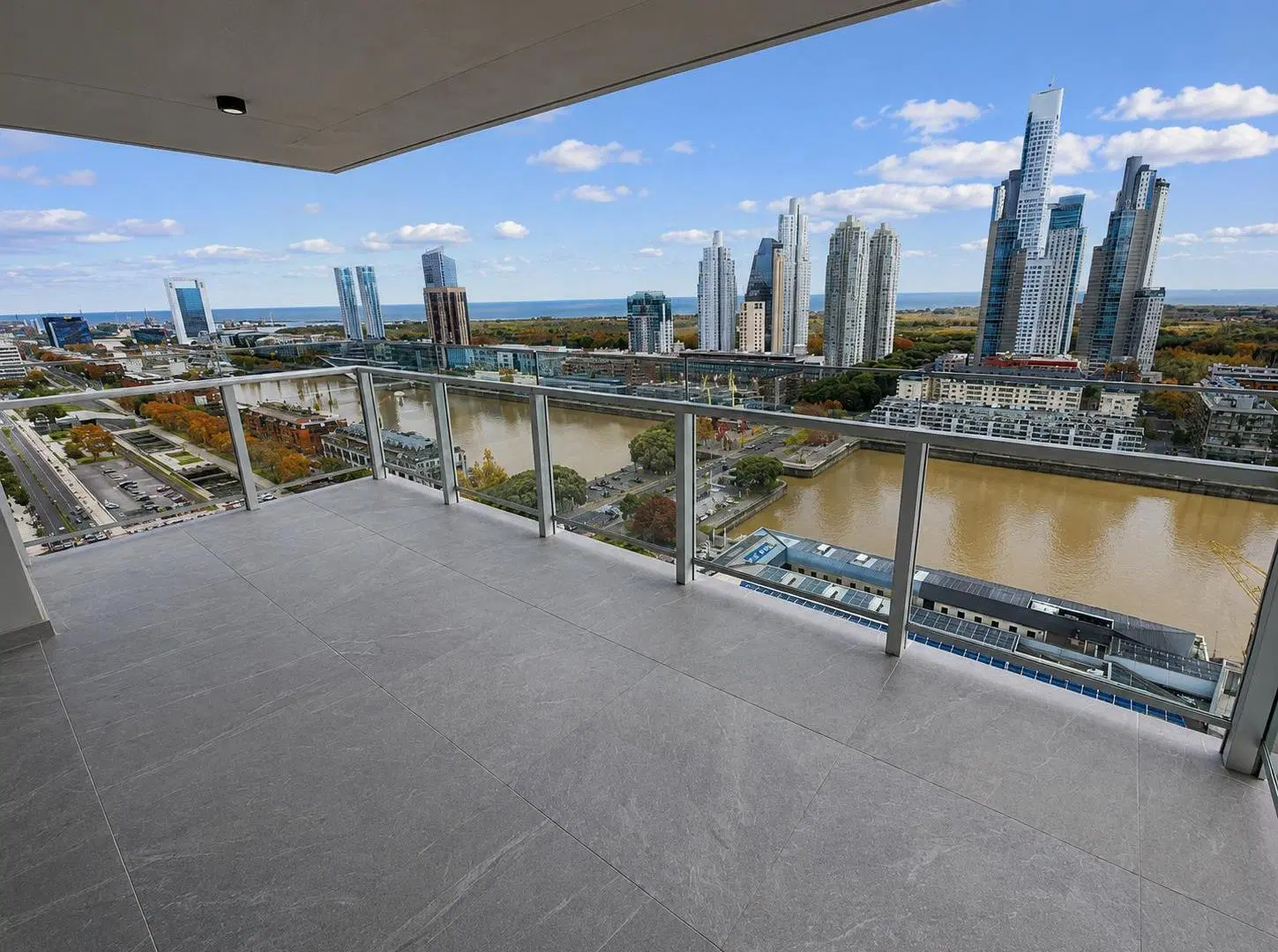 ALQUILER 3 AMBIENTES CON COCHERA EN QUARTIER DEL BAJO – PISO 29 – VISTA A PUERTO MADERO 3