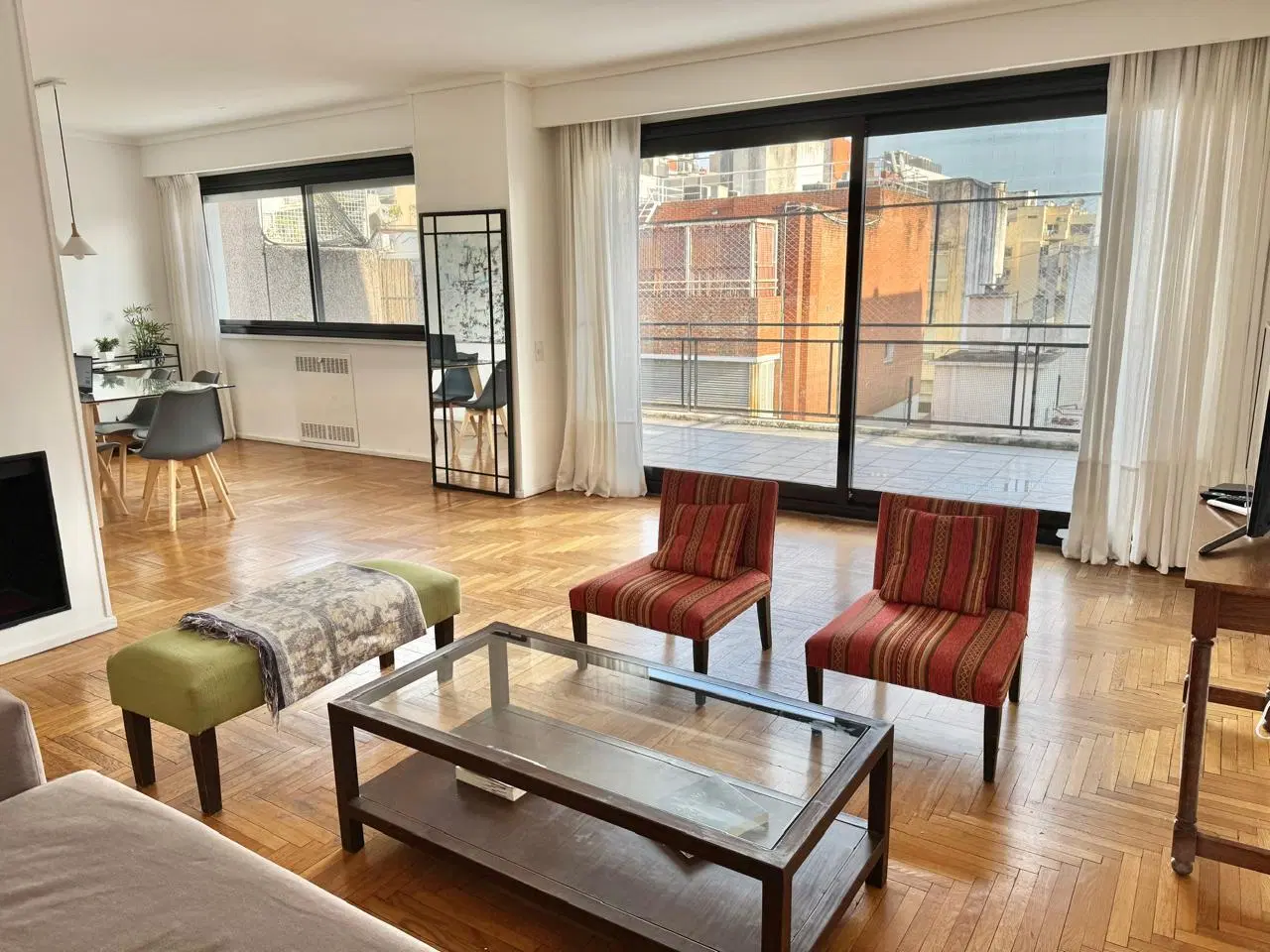 ALQUILER DEPARTAMENTO DE CATEGORÍA BALCÓN TERRAZA y ESPACIO GUARDACOCHE - AMOBLADO y EQUIPADO 2