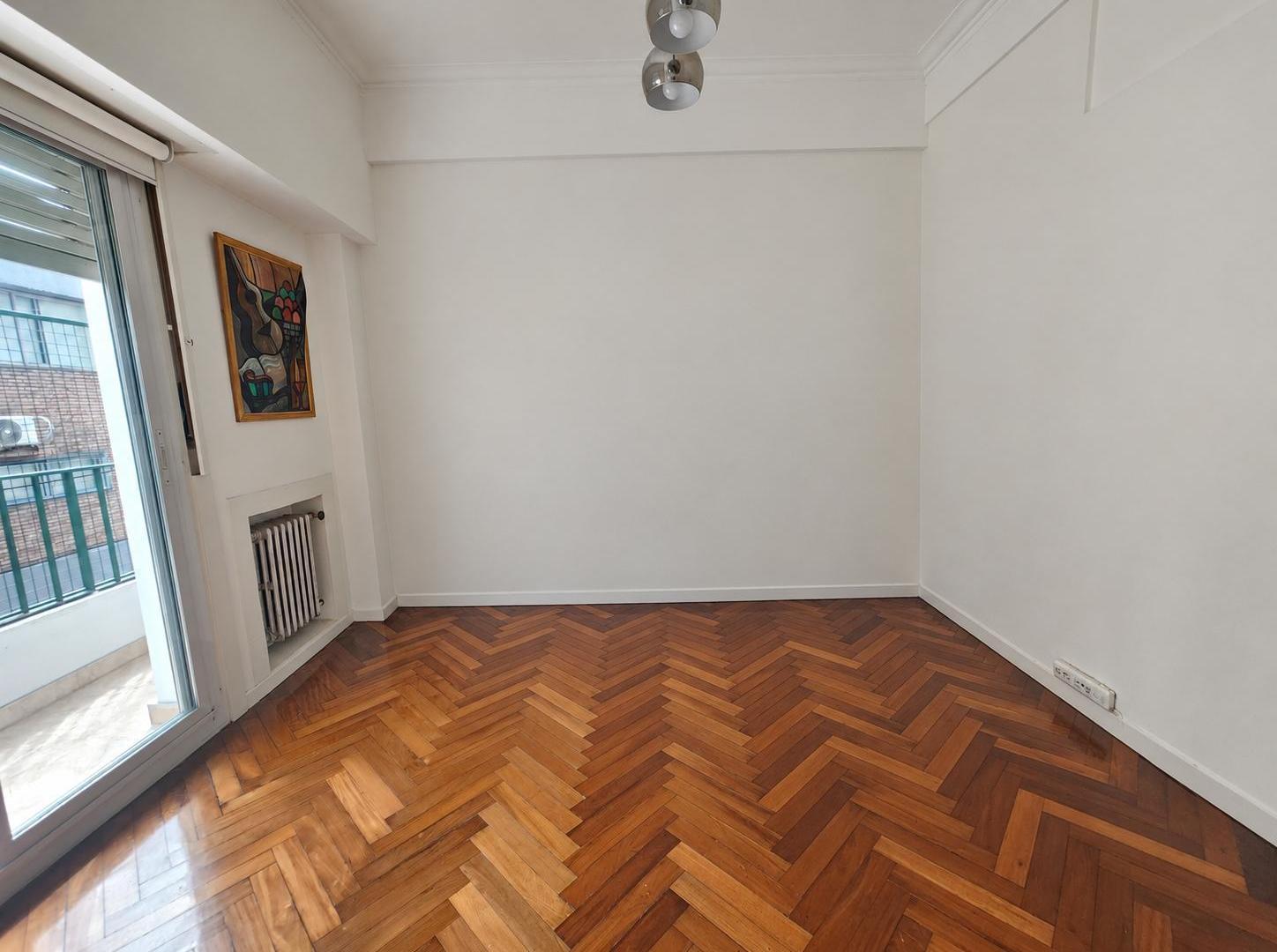 Foto de Venta departamento de 3 ambientes con dependencia y balcón al frente, imagen 5