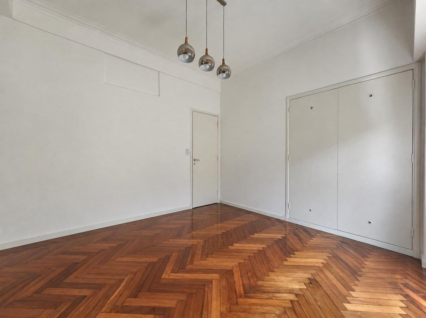 Foto de Venta departamento de 3 ambientes con dependencia y balcón al frente, imagen 2