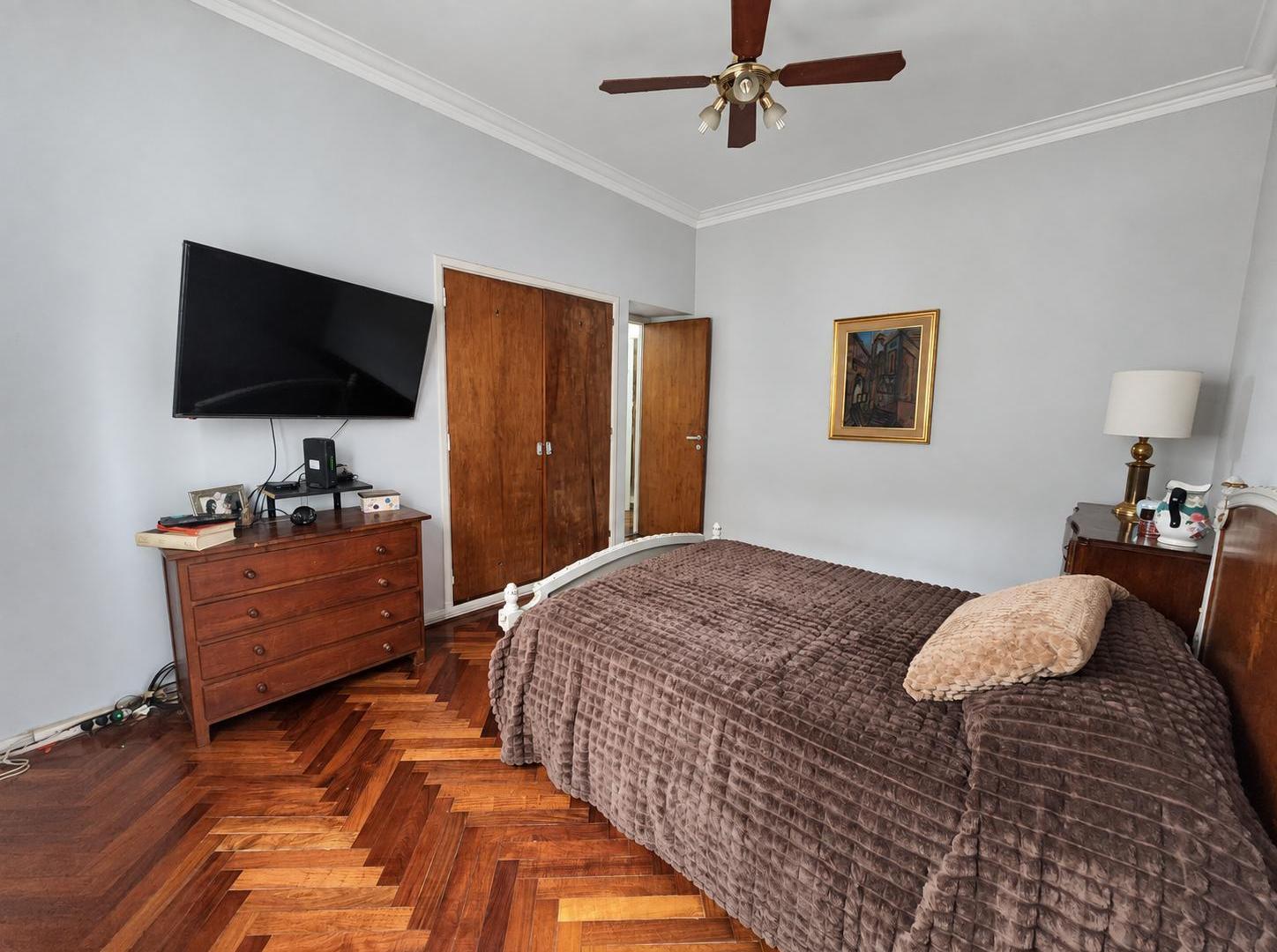 Foto de Venta departamento de 3 ambientes con dependencia y balcón al frente, imagen 4