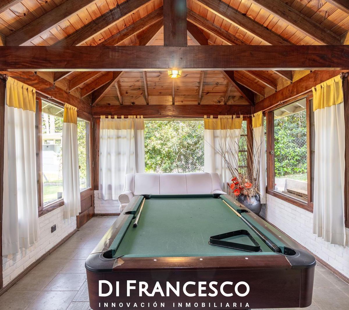 Venta - Casa de 7 Ambientes a 200 m del Mar en Carilo - Chalet 2