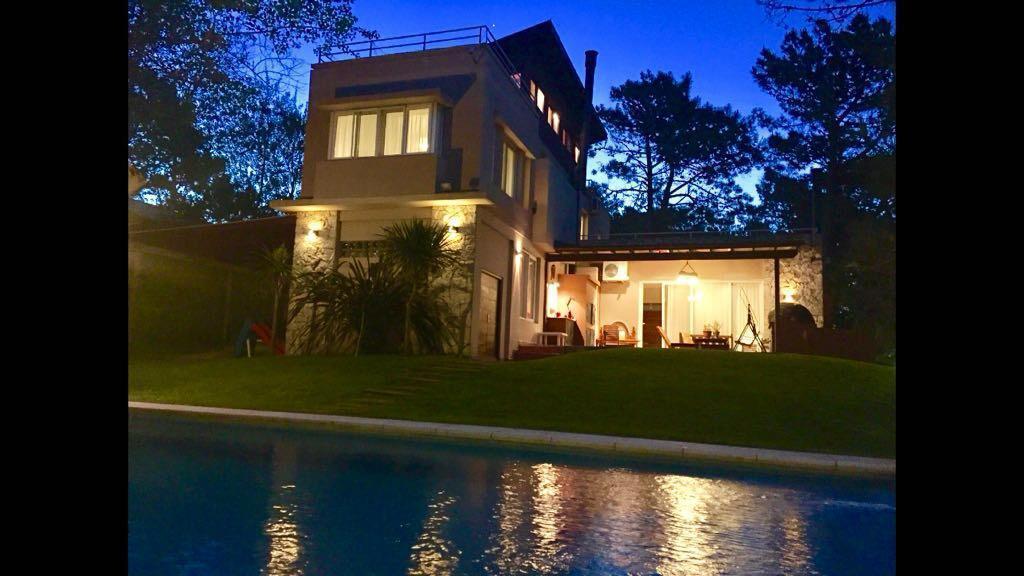 Foto de Venta - Casa de 5 ambientes en Carilo - MODERNA, imagen 3