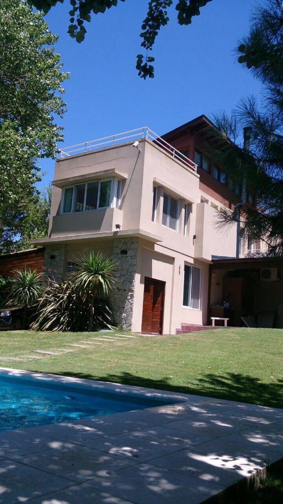 Foto de Venta - Casa de 5 ambientes en Carilo - MODERNA, imagen 1