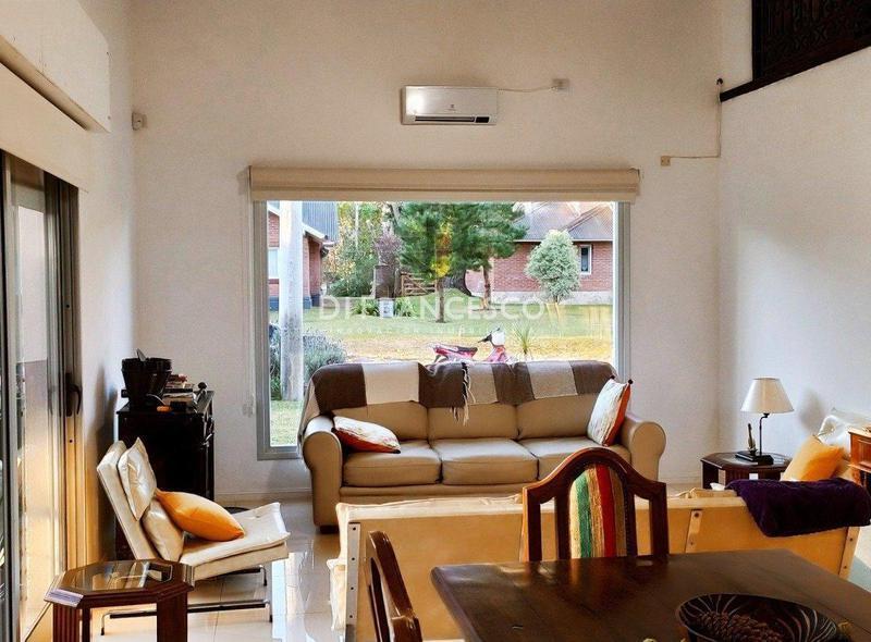 Foto de Venta - Casa de 5 ambientes SOBRE UNA PLANTA en Pinamar - Ninfas 910, imagen 2