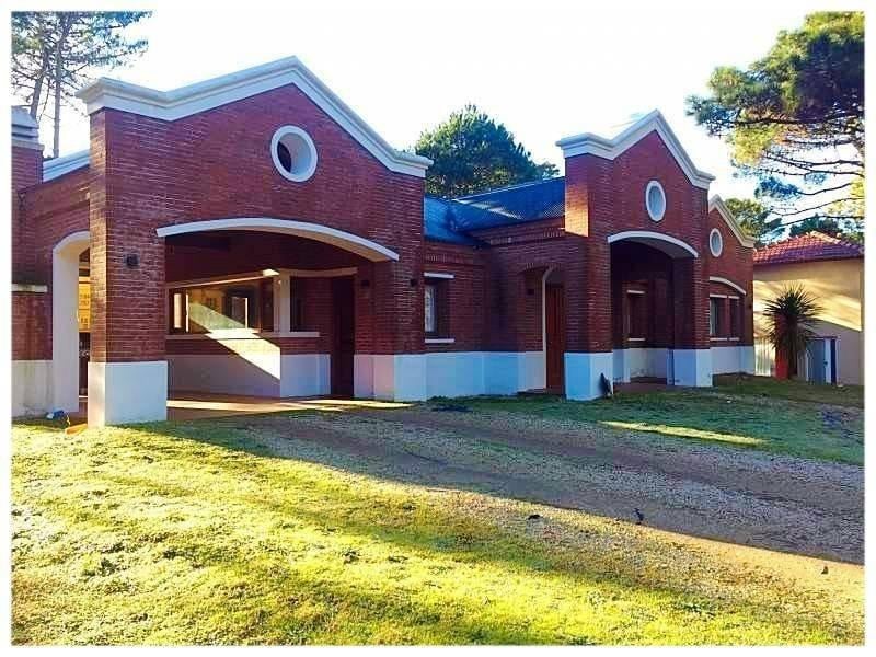 Foto de Venta/Permuta - Casa CHALET INGLES de 4 ambientes en Pinamar - La, imagen 5