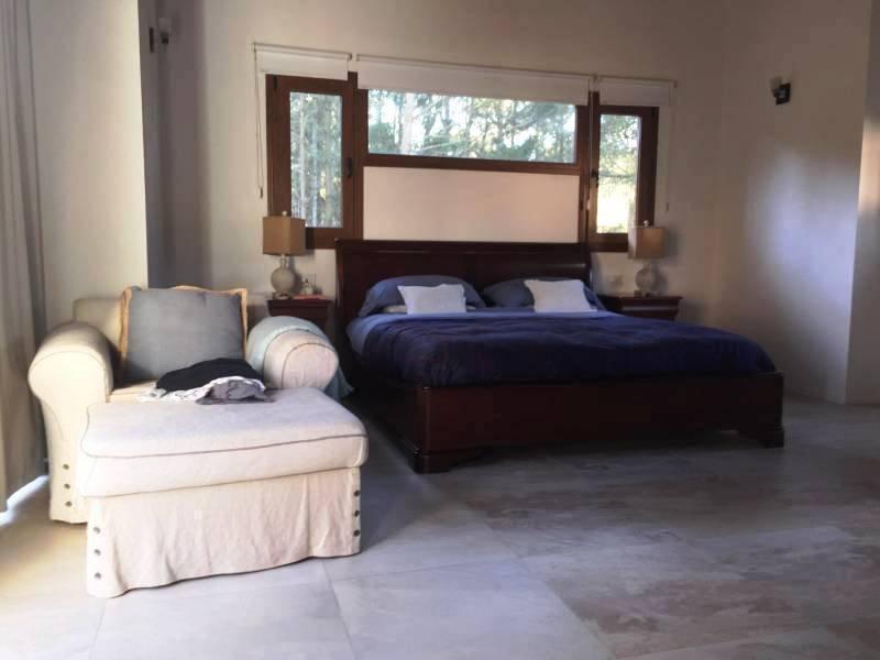 Foto de Venta/Permuta - Casa CHALET INGLES de 4 ambientes en Pinamar - La, imagen 2