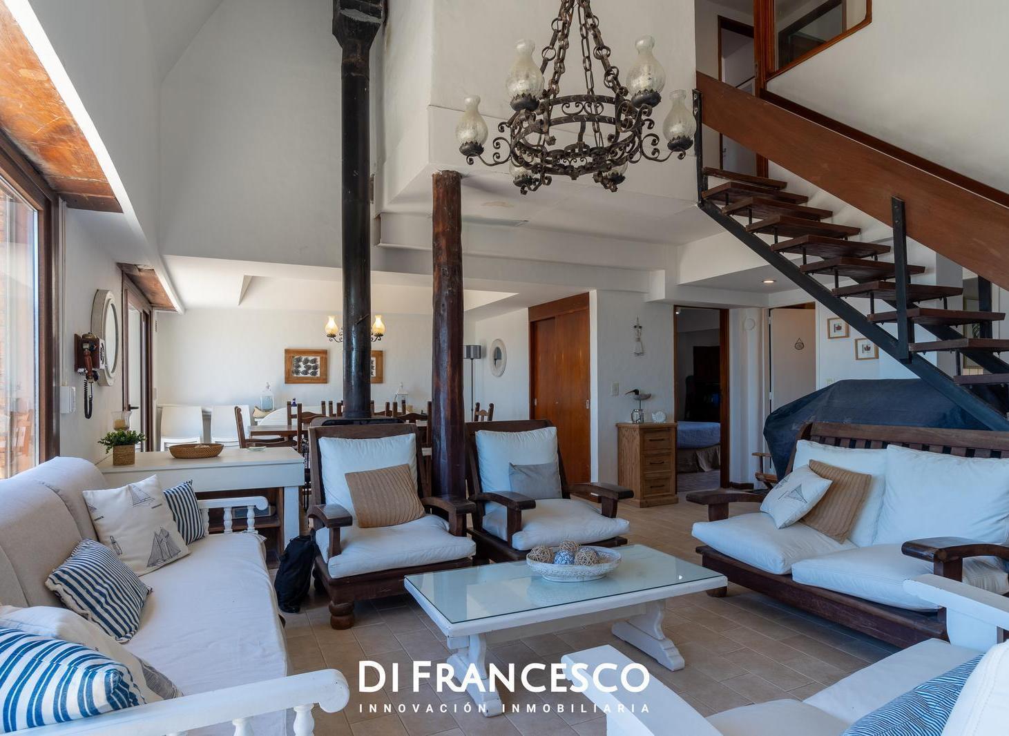 Foto de Departamento de 5 ambientes FRENTE AL MAR en venta en Pinamar - SEMIPISO, imagen 3