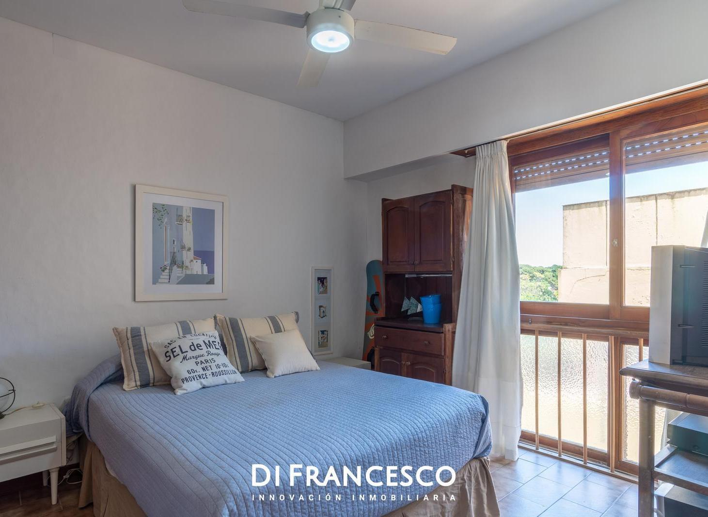 Foto de Departamento de 5 ambientes FRENTE AL MAR en venta en Pinamar - SEMIPISO, imagen 4