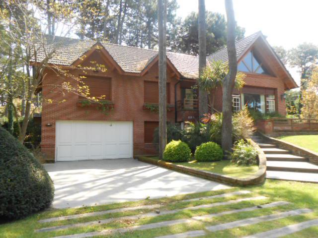 Foto de Venta - Casa de 6 ambientes en Pinamar - zona Golf Viejo, imagen 2
