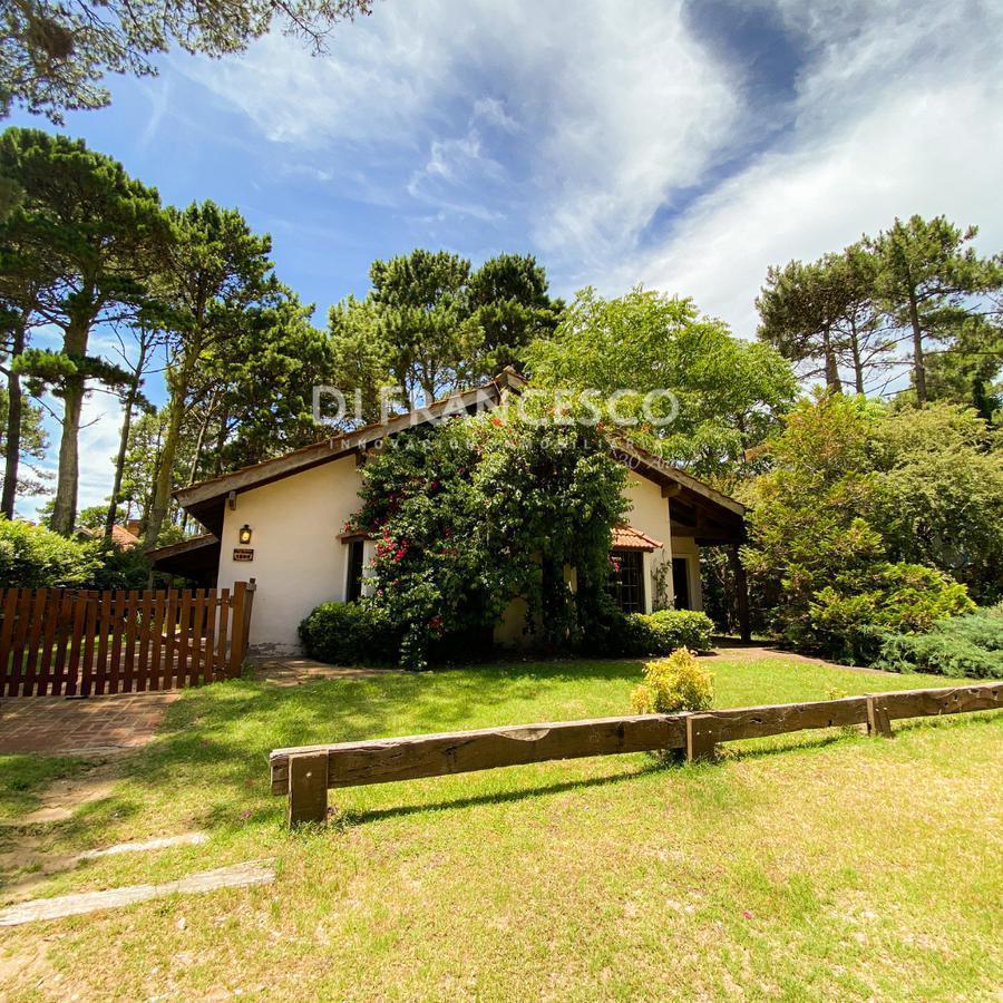 Foto de Venta - Casa de 5 ambientes en Pinamar - zona Golf Viejo, imagen 1