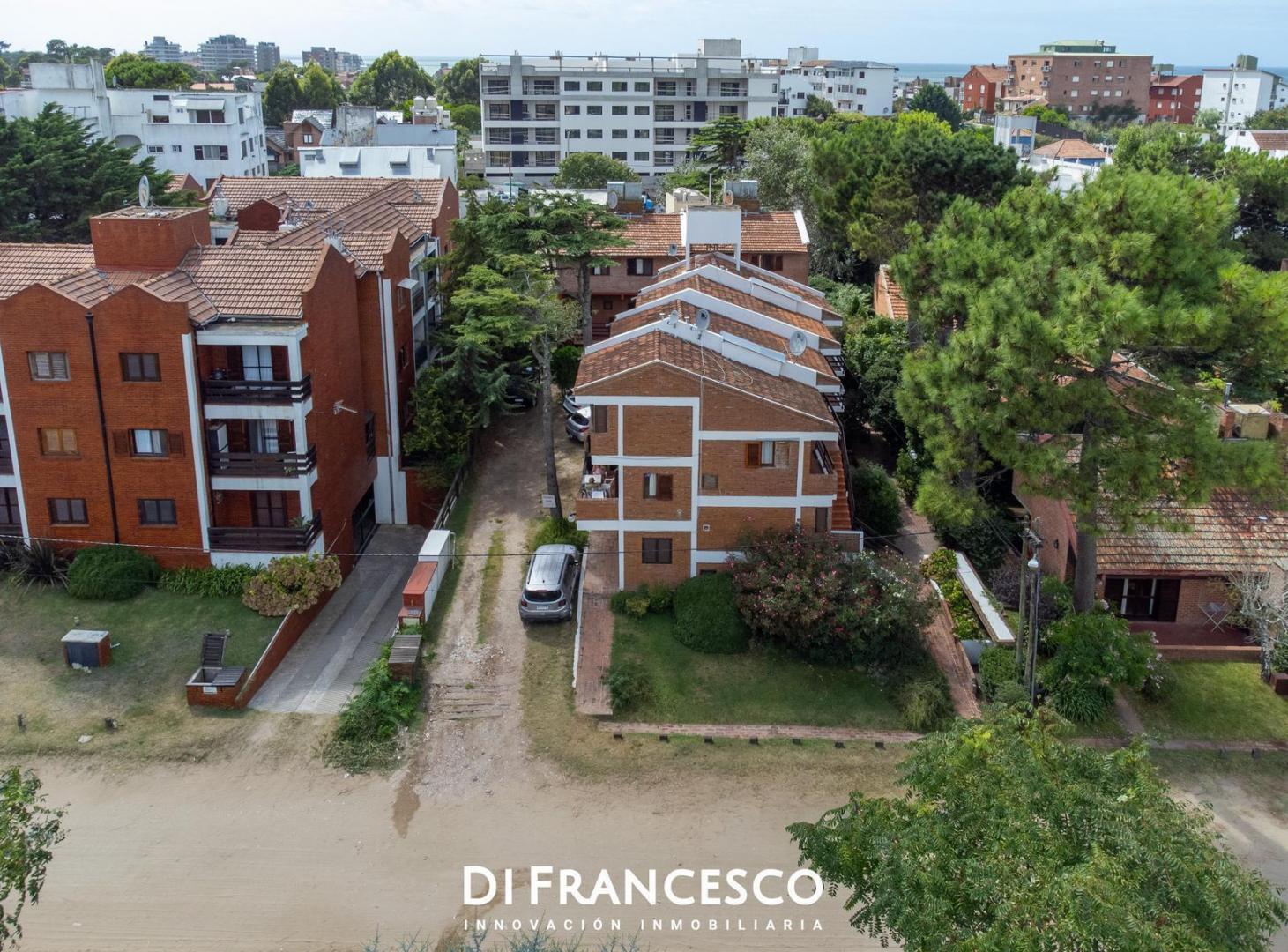 Foto de Venta - Departamento Duplex de tres ambientes en Pinamar - A PASOS DEL, imagen 3