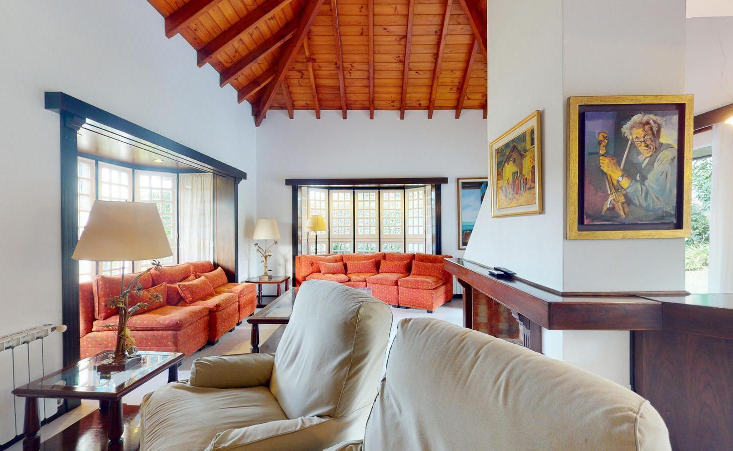Foto de Casa de 7 ambientes en zona Golf de Pinamar - 300 M del mar., imagen 2