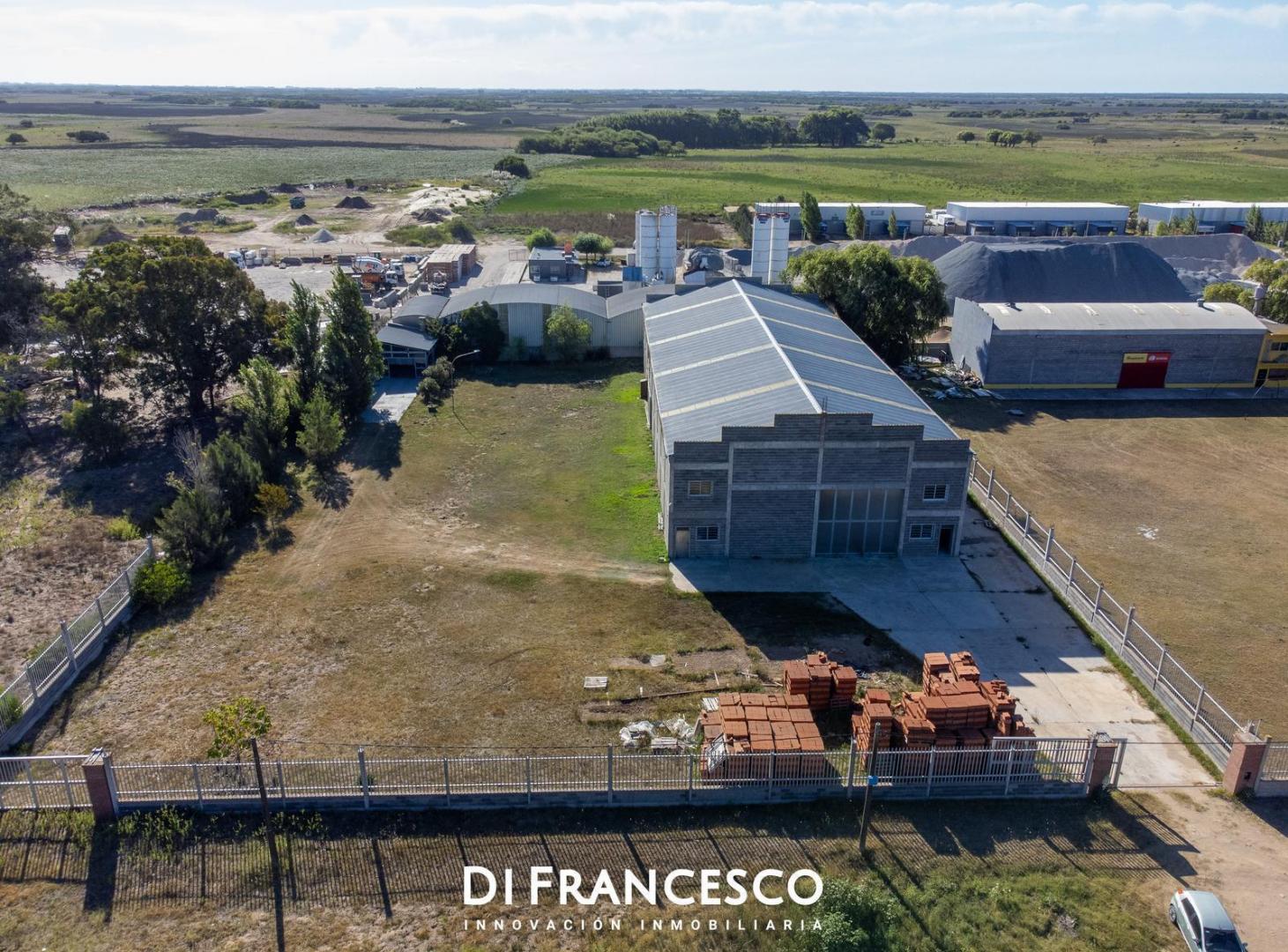 Foto de Galpón en Venta 1400m2 cubiertos a pasos de RP 11 y Av. Victor Hugo, imagen 3