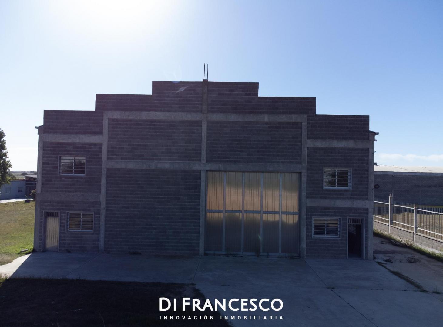 Foto de Galpón en Venta 1400m2 cubiertos a pasos de RP 11 y Av. Victor Hugo, imagen 2