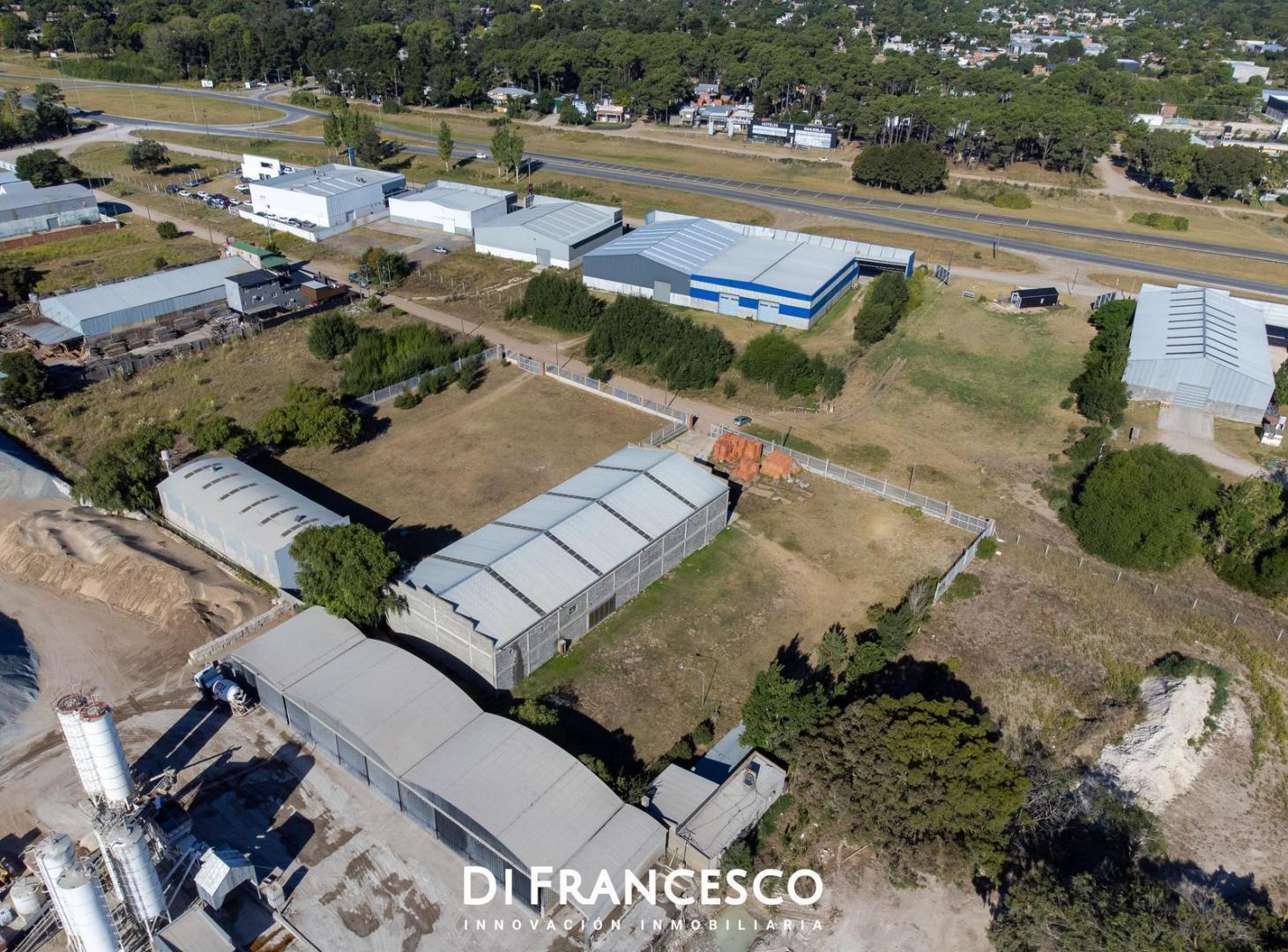 Foto de Galpón en Venta 1400m2 cubiertos a pasos de RP 11 y Av. Victor Hugo, imagen 1