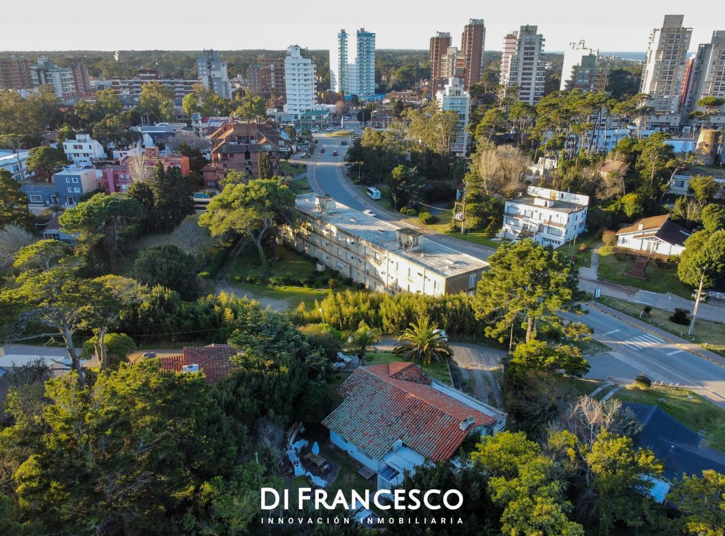 Foto de Oportunidad Casa en venta Centro de Pinamar, imagen 2