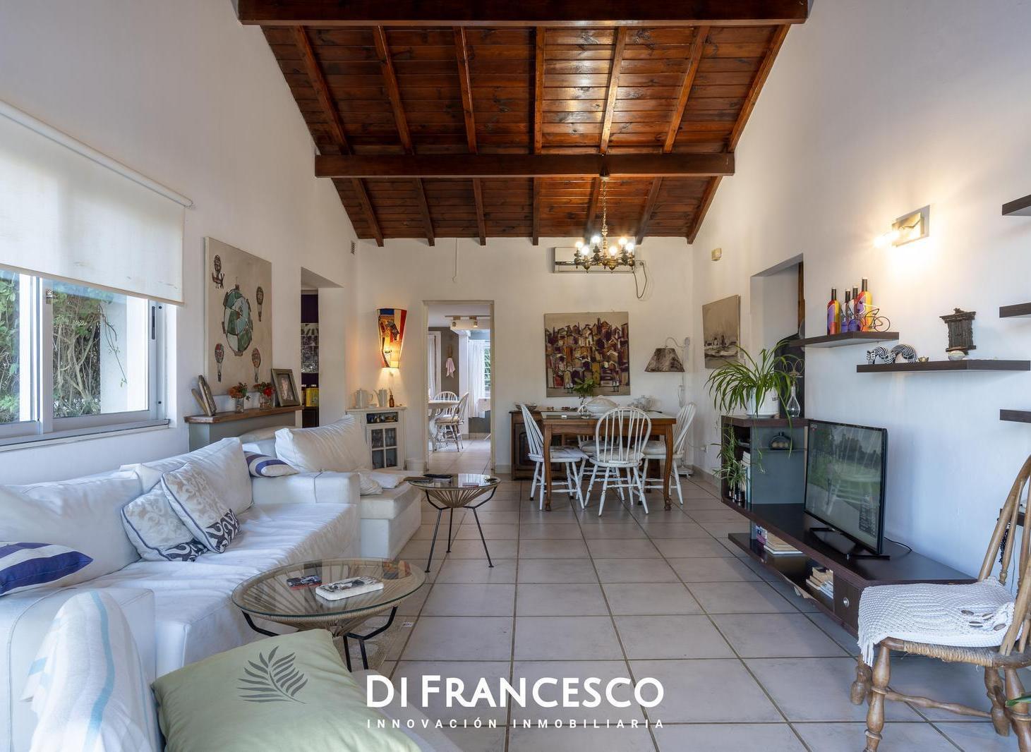 Foto de Oportunidad Casa en venta Centro de Pinamar, imagen 1
