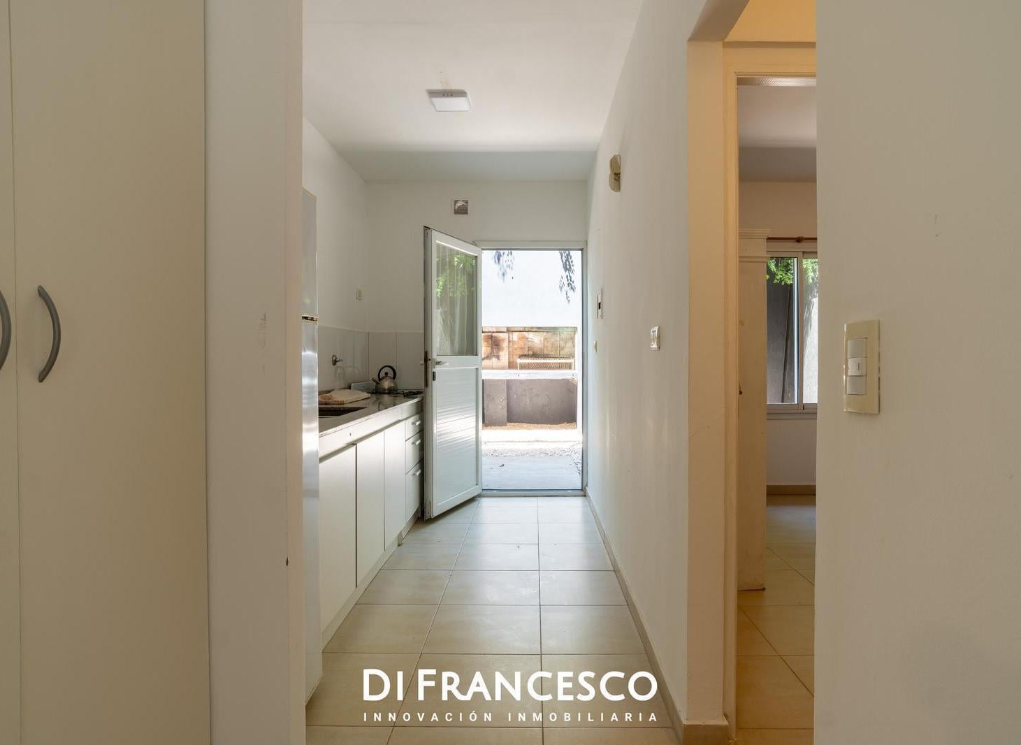 Foto de Departamento de 2 ambientes en venta a METROS DEL MAR en Pinamar Patio, imagen 2