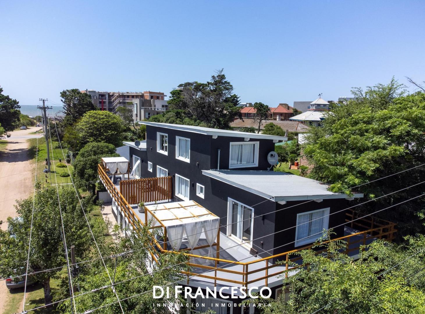 Foto de Departamento de 2 ambientes en venta a METROS DEL MAR en Pinamar Patio, imagen 1