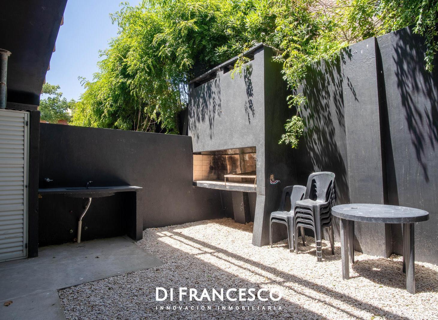 Foto de Departamento de 2 ambientes en venta a METROS DEL MAR en Pinamar Patio, imagen 3