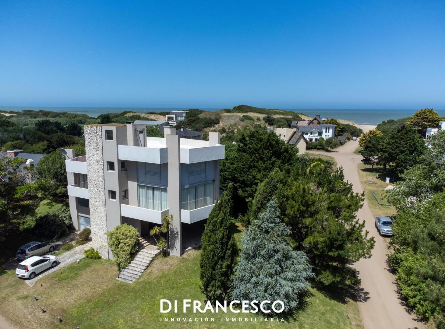 Foto de Casa en venta Carilo a Pasos del Mar - Avestruz y Paraiso, imagen 2