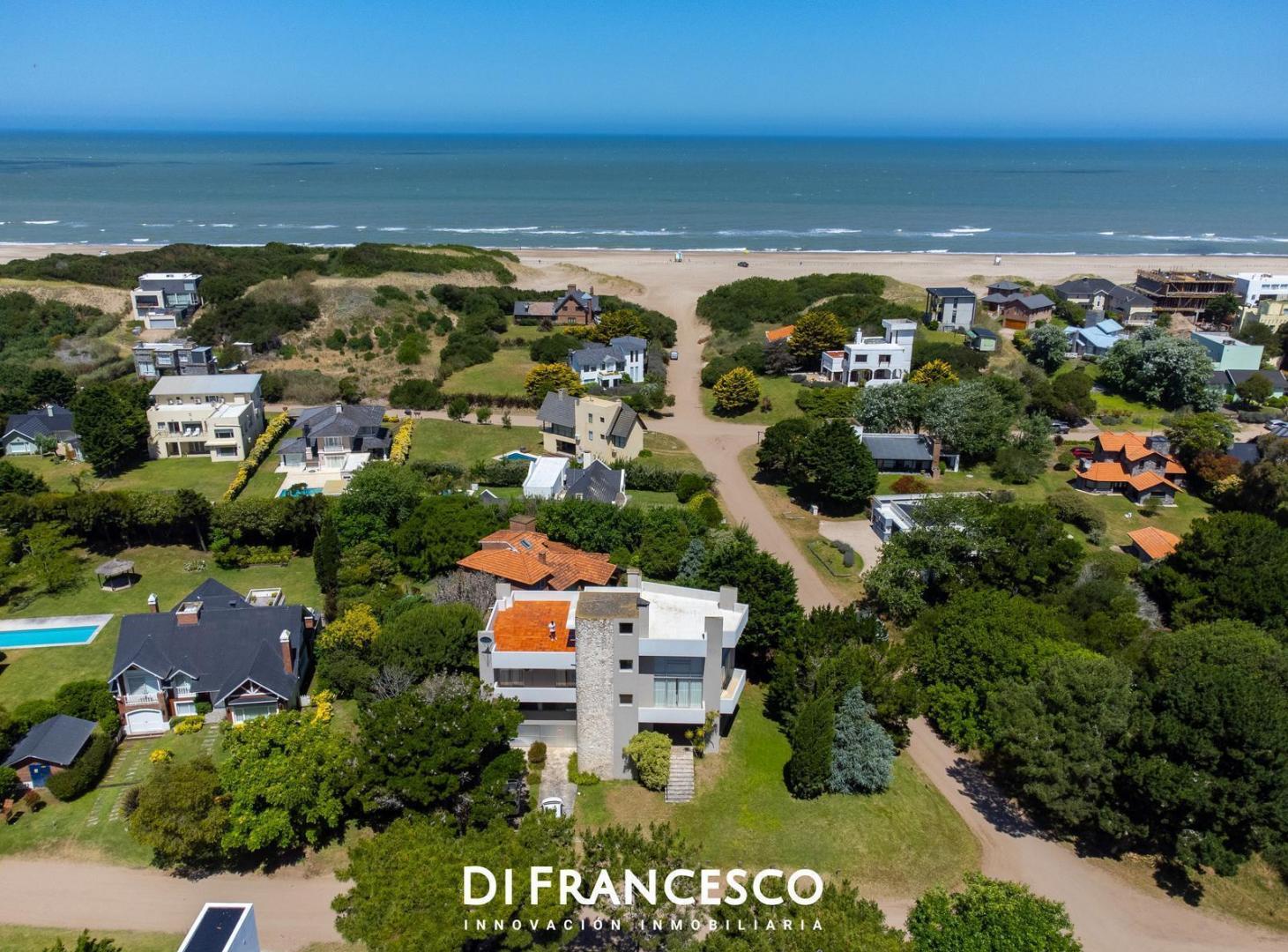 Foto de Casa en venta Carilo a Pasos del Mar - Avestruz y Paraiso, imagen 3