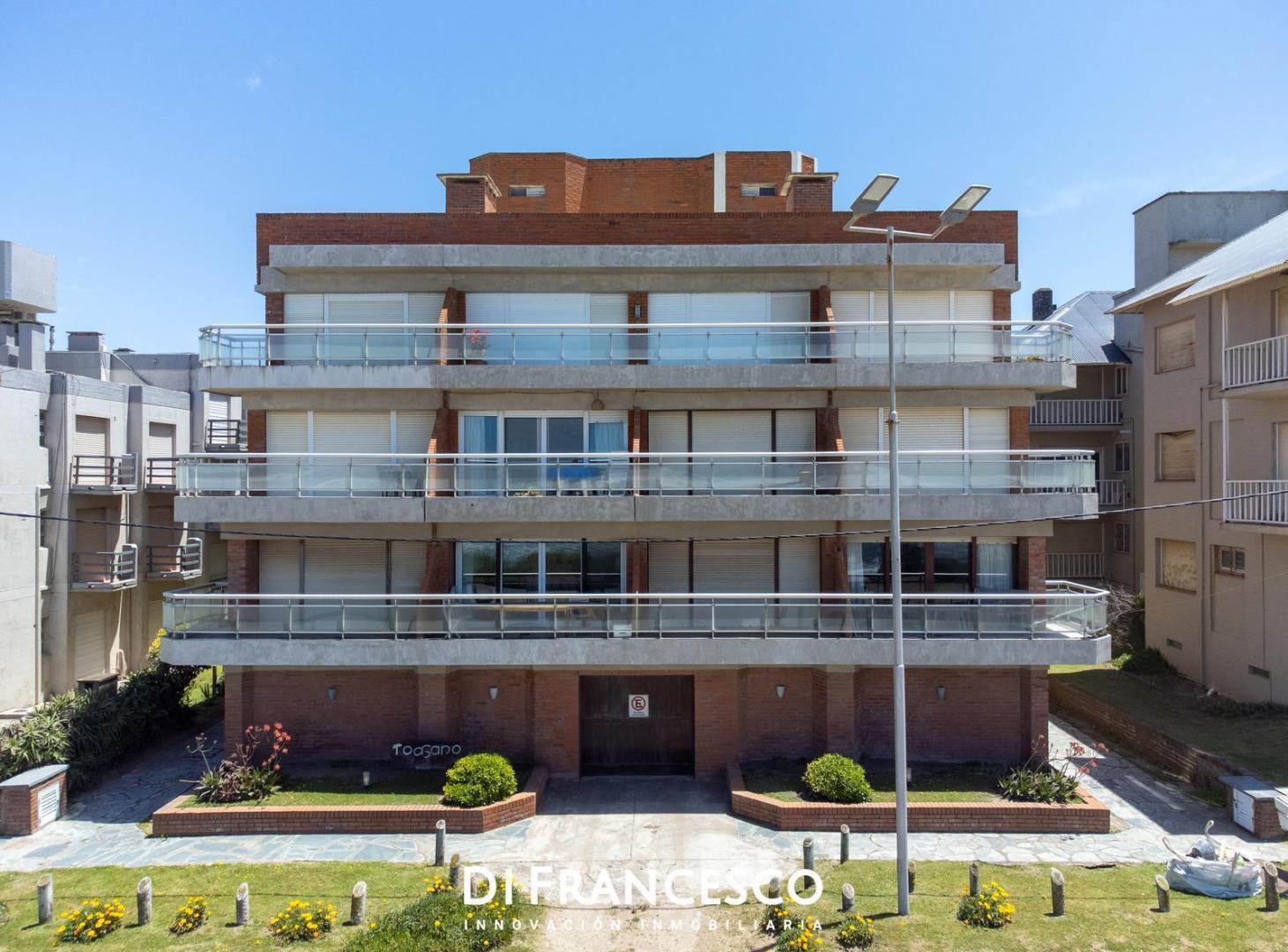 Foto de Departamento FRENTE AL MAR PINAMAR CON COCHERA 7 AMBIENTES - ASCENSOR, imagen 1