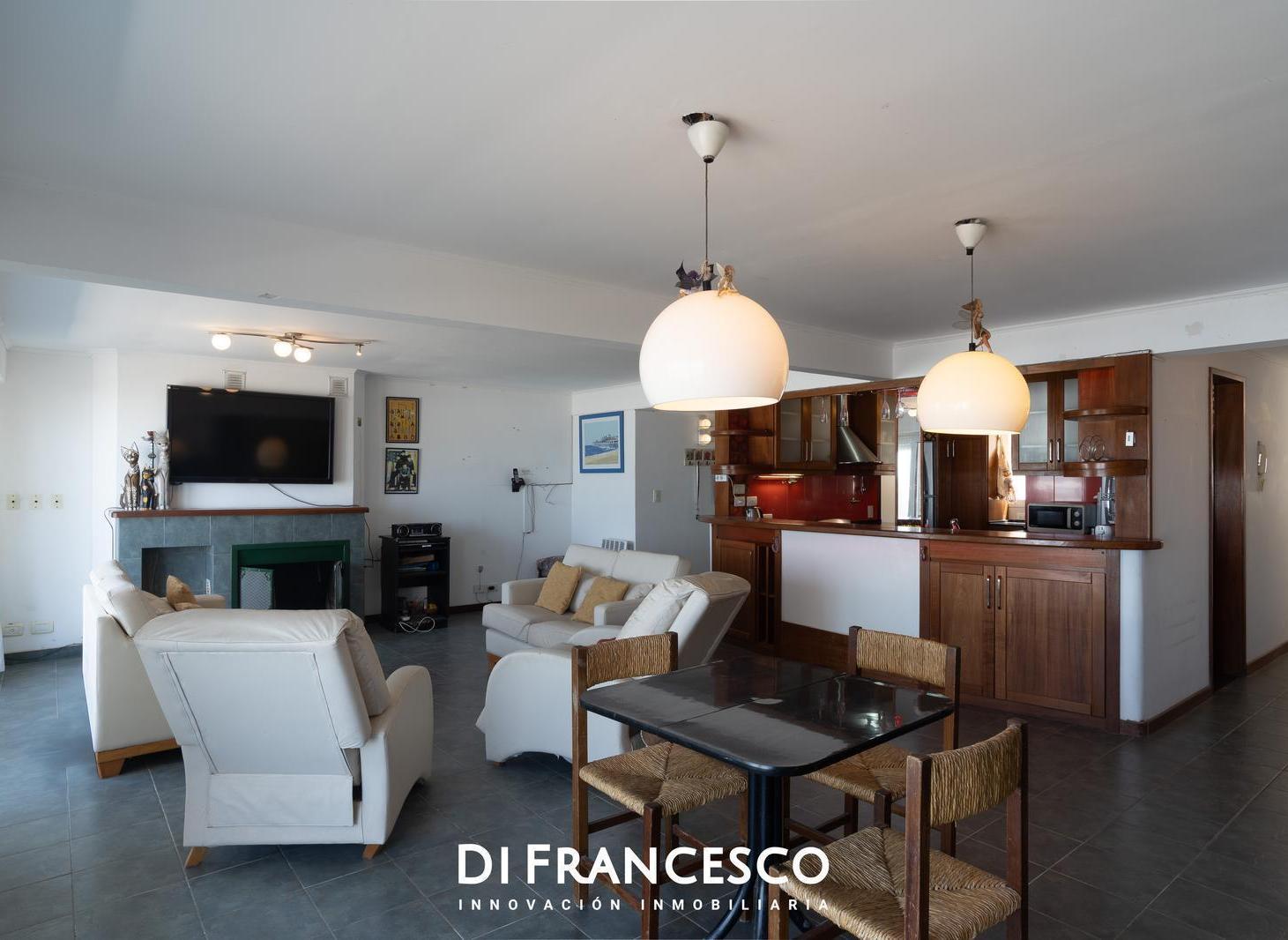 Foto de Departamento FRENTE AL MAR PINAMAR CON COCHERA 7 AMBIENTES - ASCENSOR, imagen 2