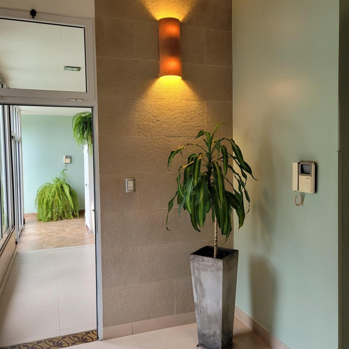 Casa con Local Comercial, Piscina, Quincho – Zona Centrica 2