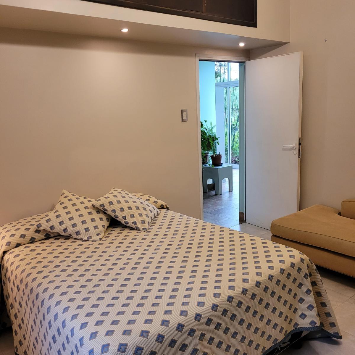 Casa con Local Comercial, Piscina, Quincho – Zona Centrica 5