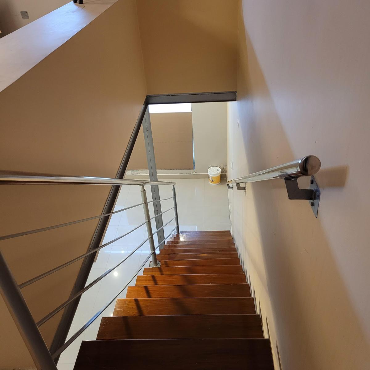 Casa con Local Comercial, Piscina, Quincho – Zona Centrica 4