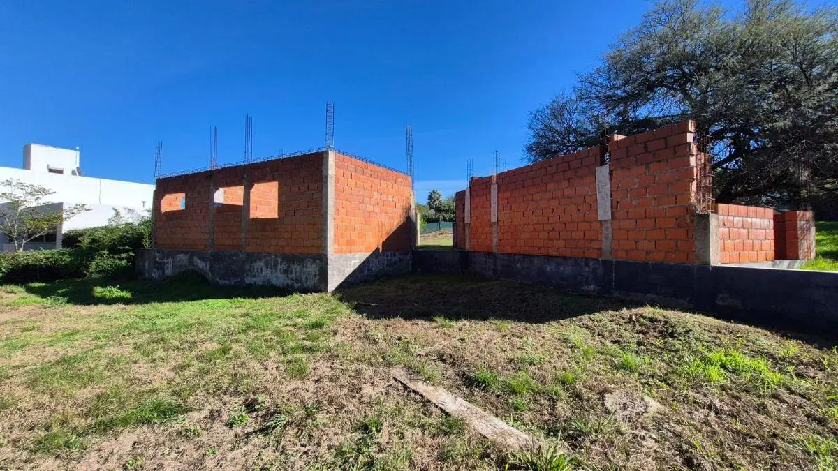 TERRENO CON EDIFICACION COUNTRY 4 HOJAS MENDIOLAZA CORDOBA 2
