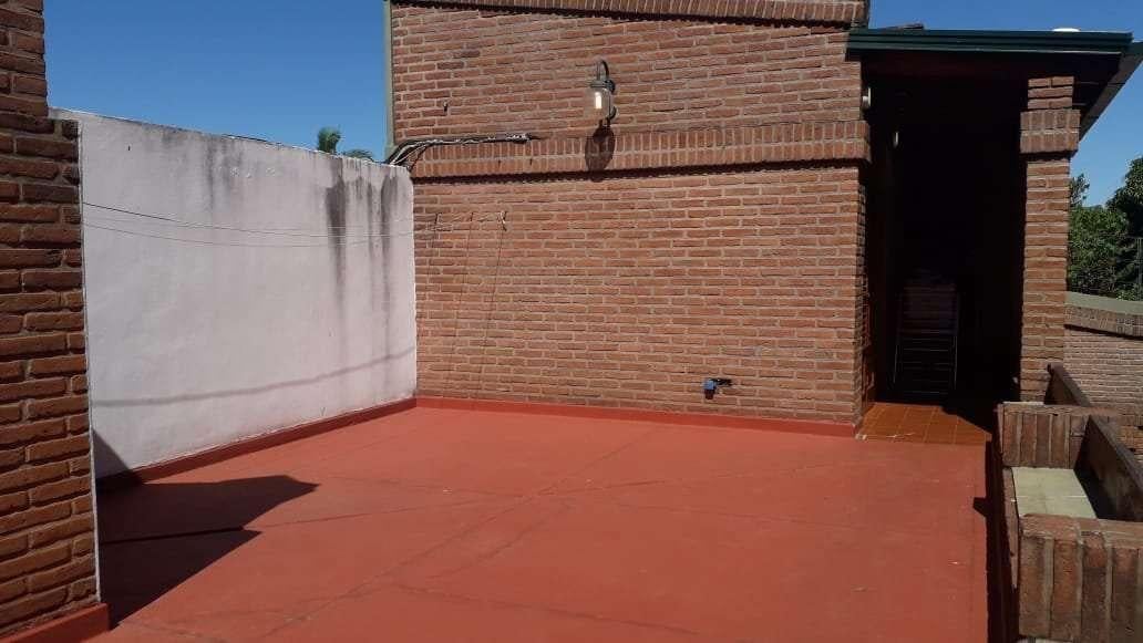 VENDO IMPONENTE CASA CÉNTRICA, POSADAS.