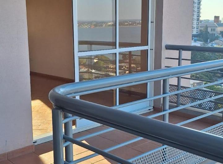 ALQUILO DEPTO RIO V, 3 DORM, 3 BAÑOS, COCHERA, POS, MNES. 3