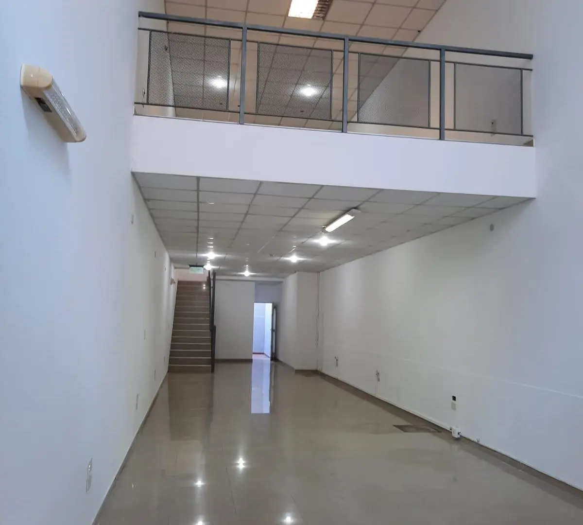 ALQUILO LOCAL EN MICROCENTRO, POR CALLE SAN LORENZO, POS MNES 2
