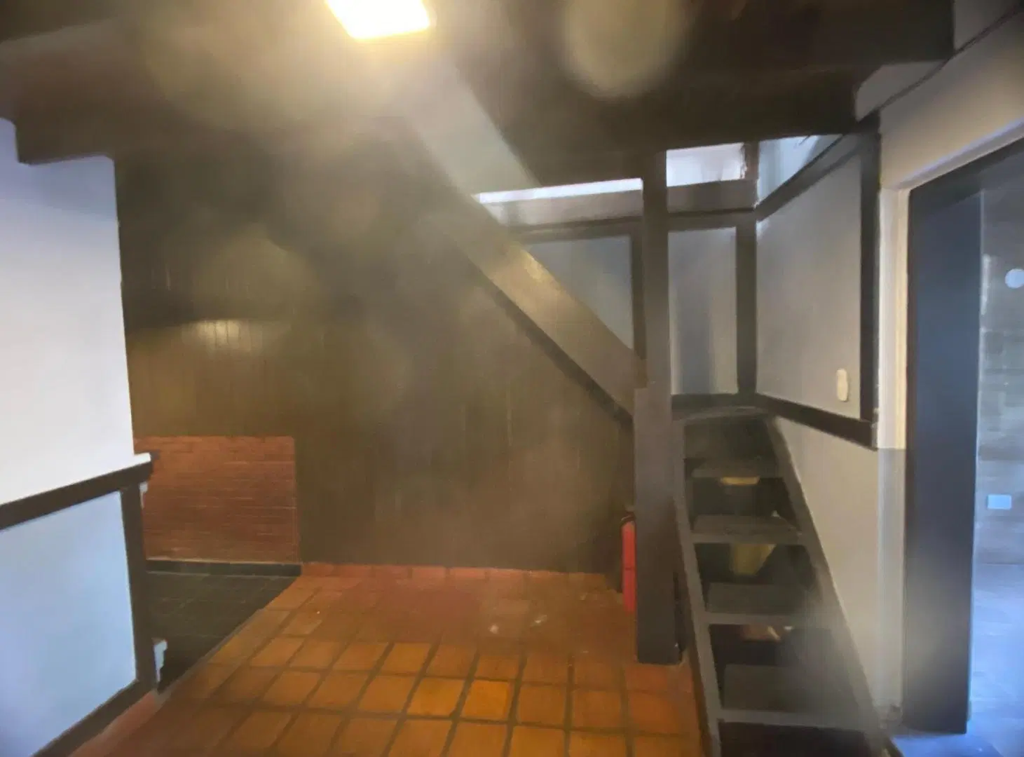 ALQUILO CASA SOBRE AV CTES - APTO VIVIENDA U OFICINAS POS MNES 5
