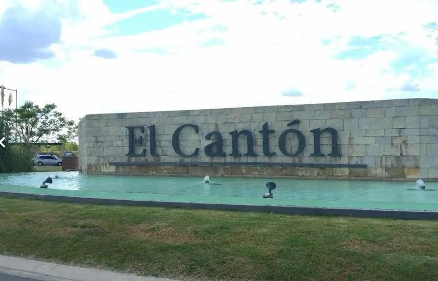 Casa a espejo de agua en Venta en Barrio Golf | El Cantón | 234m2 cubiertos|