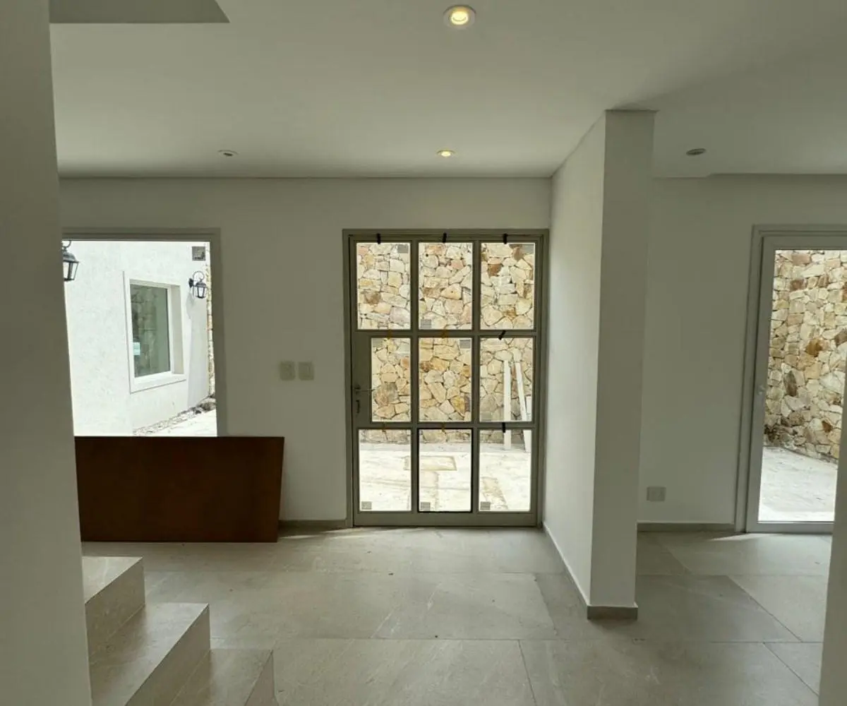 Casa AMOBLADA a la laguna en Alquiler en Barrio Norte - El Cantón - 3 dormitorios - cochera cubierta 4