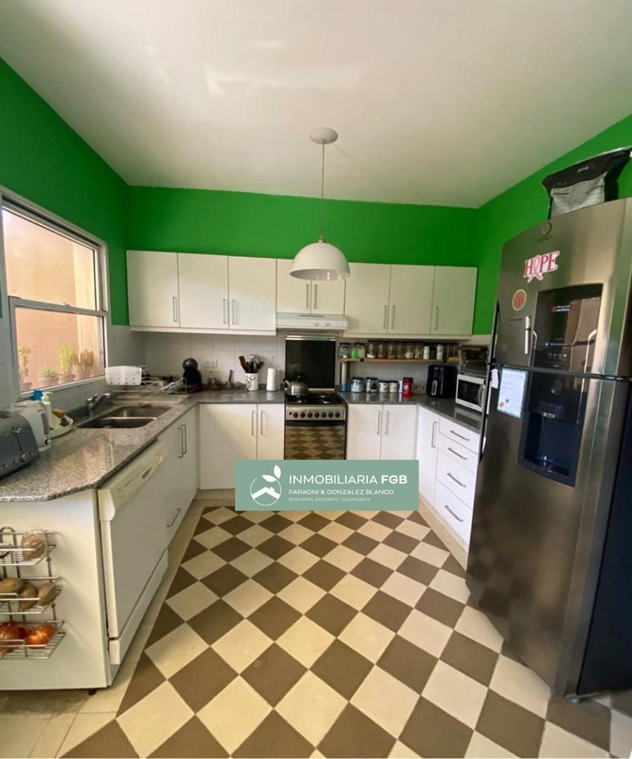 Casa Triplex en Venta en Barrio Los Sauces | San Fernando | 5 dormitorios | 3 baños | jardín | Barri
