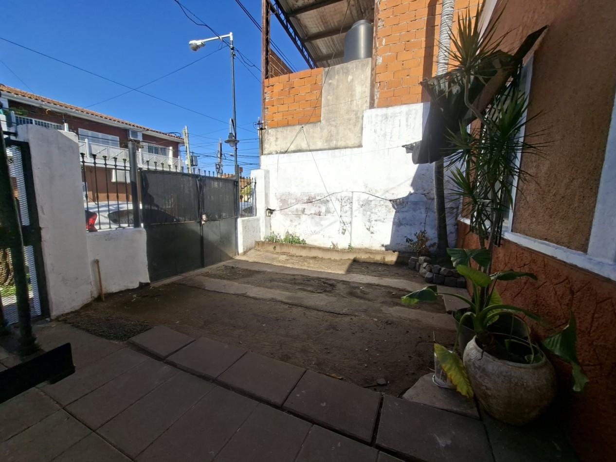 Foto de CASA DE 3 AMBIENTES EN VENTA - IDEAL PARA REFACCIONAR, imagen 3