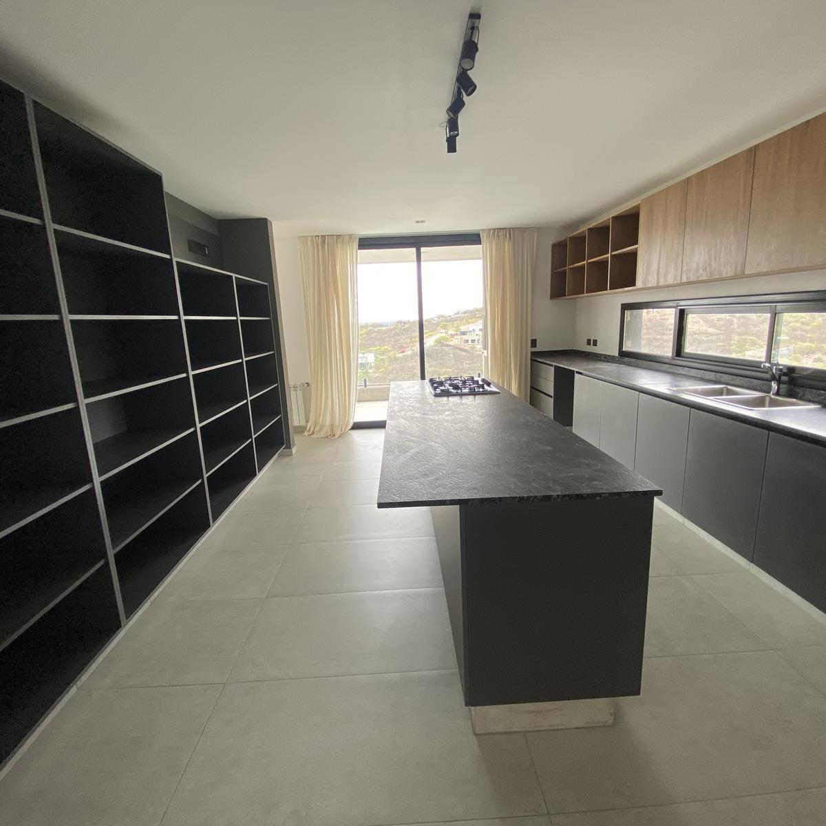 Casa en Venta La Deseada 3 Dorm + Pileta 4