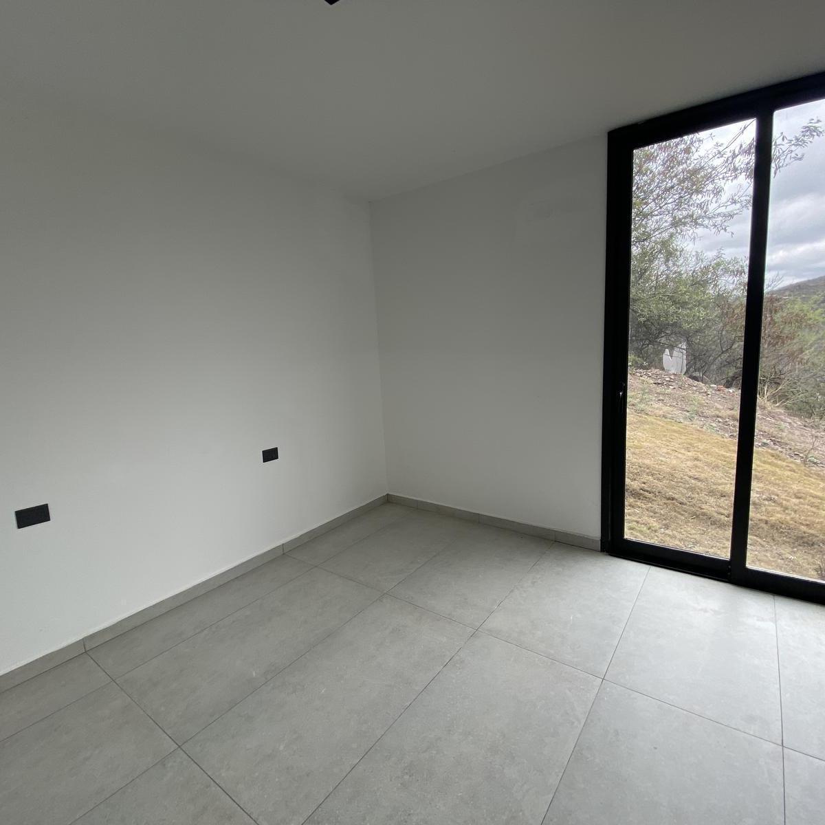 Casa en Venta La Deseada 3 Dorm + Pileta 5
