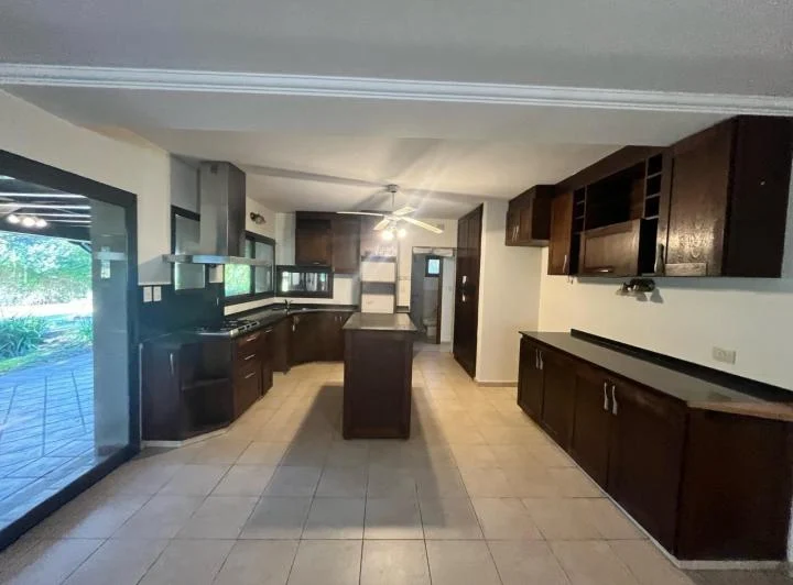 EL BOSQUE CASA EN VENTA 3DORM Y PILETA 4